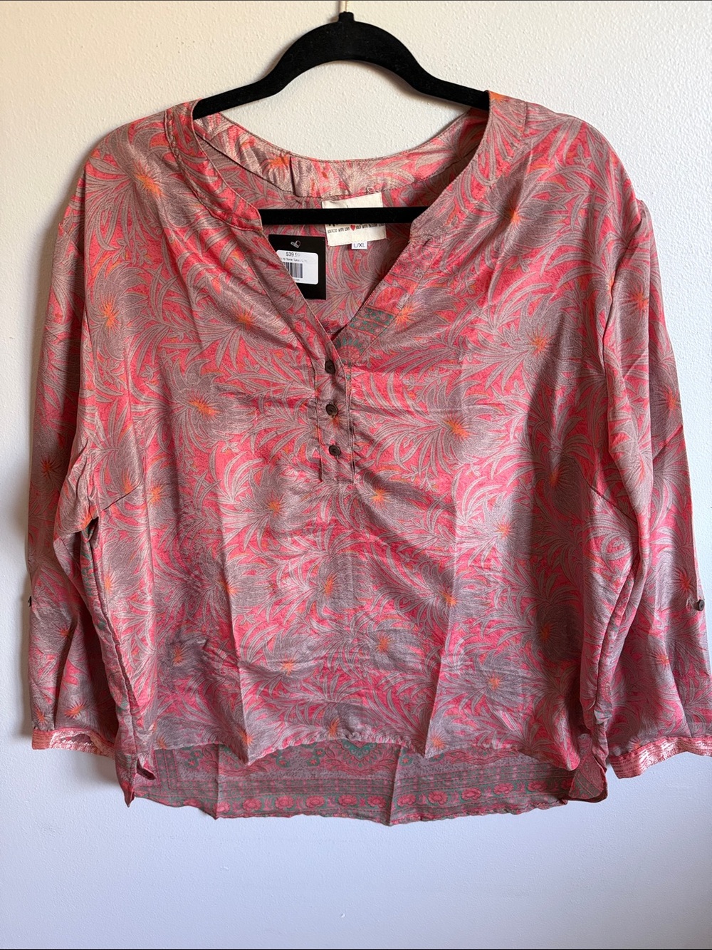 How Bazaar Women's Coral Pink Patterned V-Neck Blouse NWT Size L/XL
